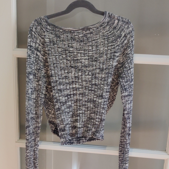 Stylish Grey Women's Sweater - Picture 3 of 4